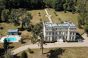 é. Le Château du Boulay Morin vous ouvre les portes de son domaine d‘exception niché dans un petit écrin de verdure de l‘Eure et vous invite à organiser un mariage mémorable. Espaces et capacités Ce domaine idéalement situé à 5 kilomètres d‘Évreux et à 1 heure de Paris, vous offre une magnifique ambiance du XVIIIe siècle dans un cadre verdoyant. Composé de son château, de son parc, de son jardin taillé style Louis XVI, de sa piscine et sa serre attenante, il est le lieu idéal pour célébrer votre mariage le temps d’un week-end.